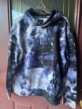 Hollister Men's Black and Blue Tie-Dye Pullover Hoodie